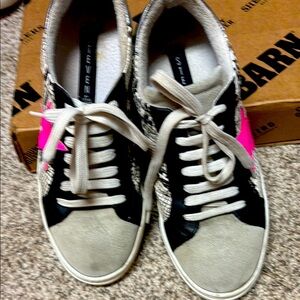 Steven By Steve Madden Black and Pink Sneakers with Bold Design